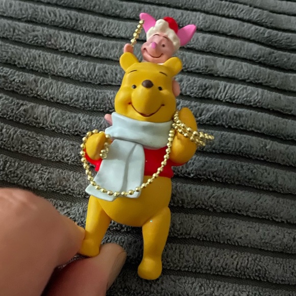 Hallmark Keepsake Ornament Disney Winnie the Pooh Trimming the Tree Together - Picture 2 of 2